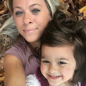 Meet your Posher, Lora